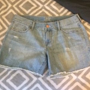 OLD NAVY SHORTS SIZE 6